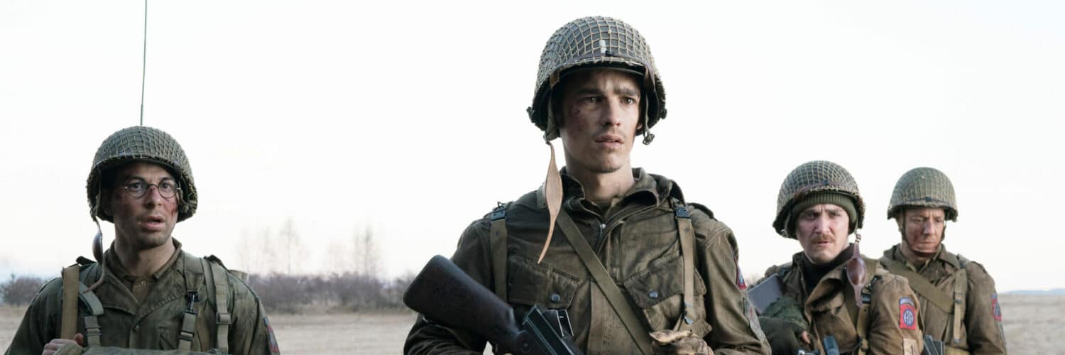 Die Truppe Chris (Brenton Thwaites) aus Soldaten in Ghosts of War wird mit den Grausamkeiten des Krieges konfrontiert.