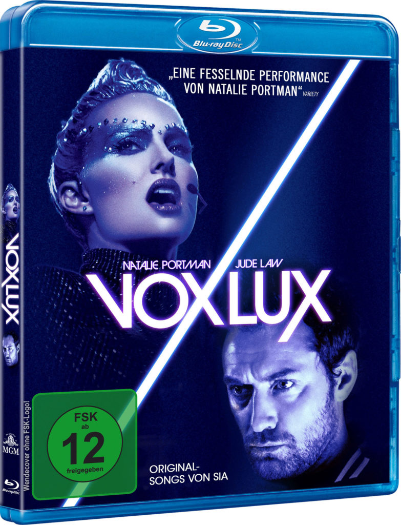 Eine singende Natalie Portman und ernst schauender Jude Law auf dem Cover von Vox Lux