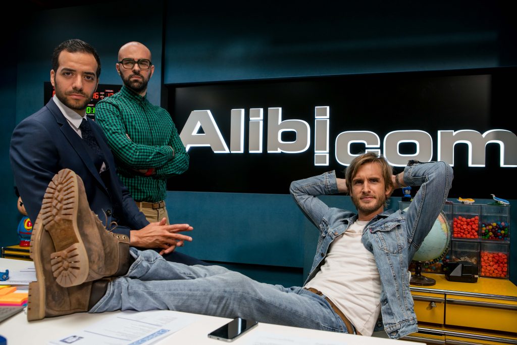Mehdi (Tarek Boudali), Augustin (Julien Arruti) und Grégory Van Huffel (Philippe Lacheau) in "Alibi.com" 