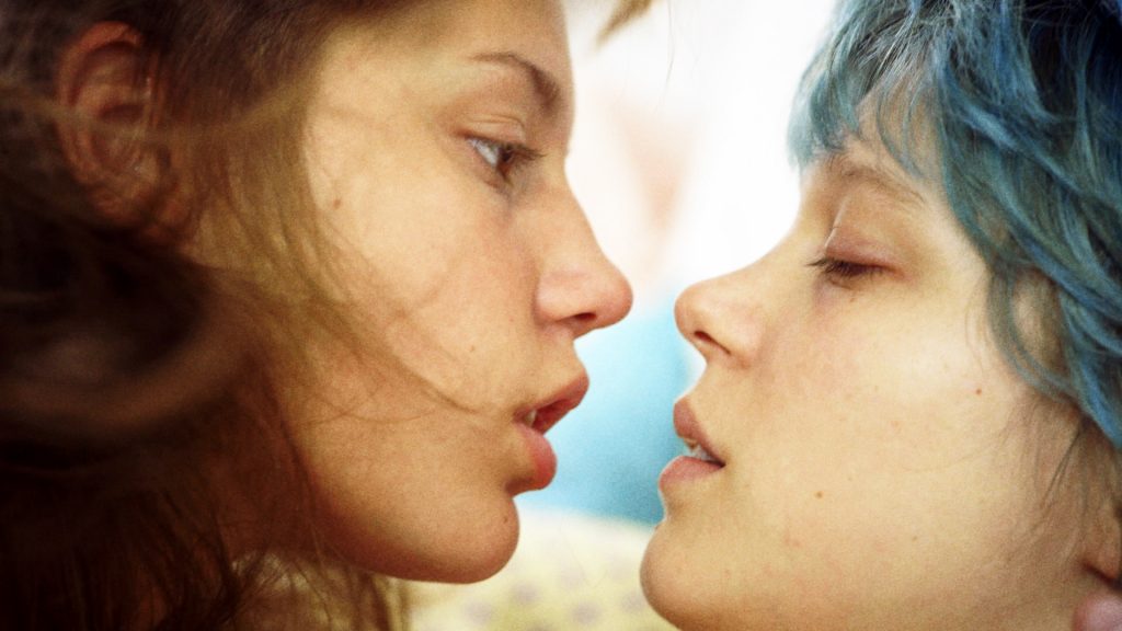 Adèle und Emma kommen sich näher in Blau ist eine warme Farbe ©Alamode Film
