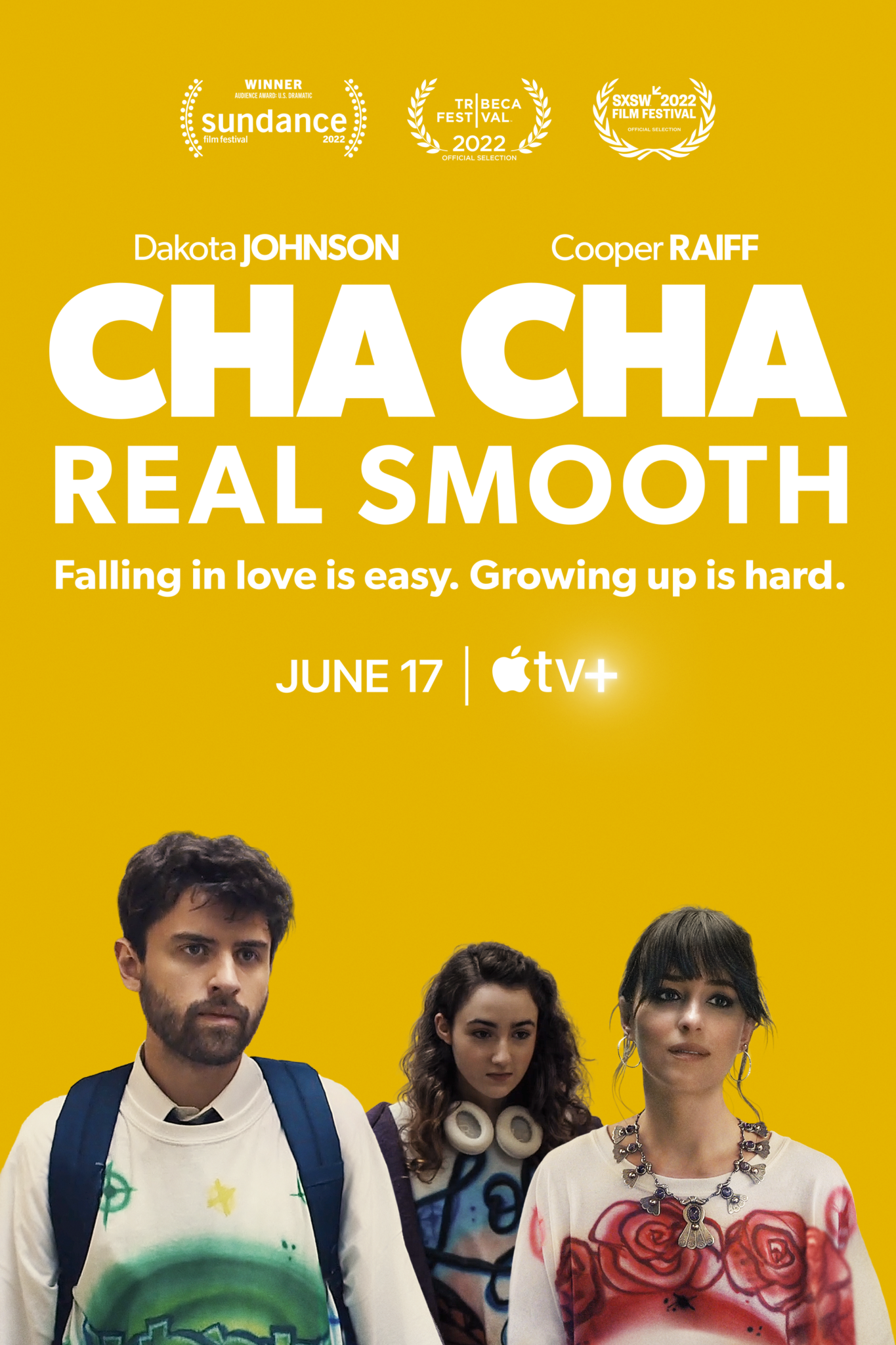 Das Plakat zeigt von links nach rechts Andrew, Lola und Domino vor einem gelben Hintergrund. Über den drei Personen prangt der Schriftzug "Cha Cha Real Smooth"