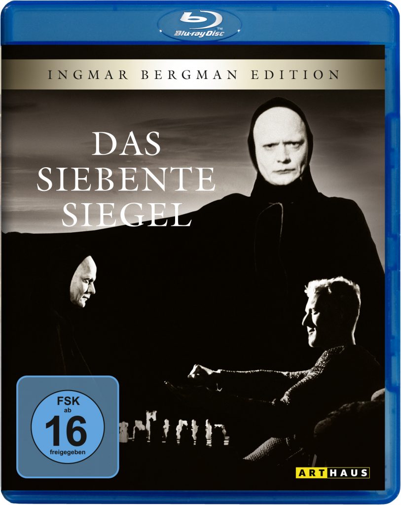 Das Cover der Blu-ray von Das siebente Siegel zeigt den Tod (Bengt Ekerot) beim Schachspiel mit Antonius Block (Max von Sydow) im Vordergrund. Im Hintergrund steht der Tod übergroß mit ausgebreitetem Mantel, der alles zu überdecken droht.