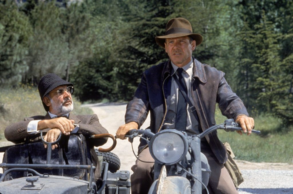 Harrison Ford und Sean Connery sitzen gemeinsam auf dem Motorrad