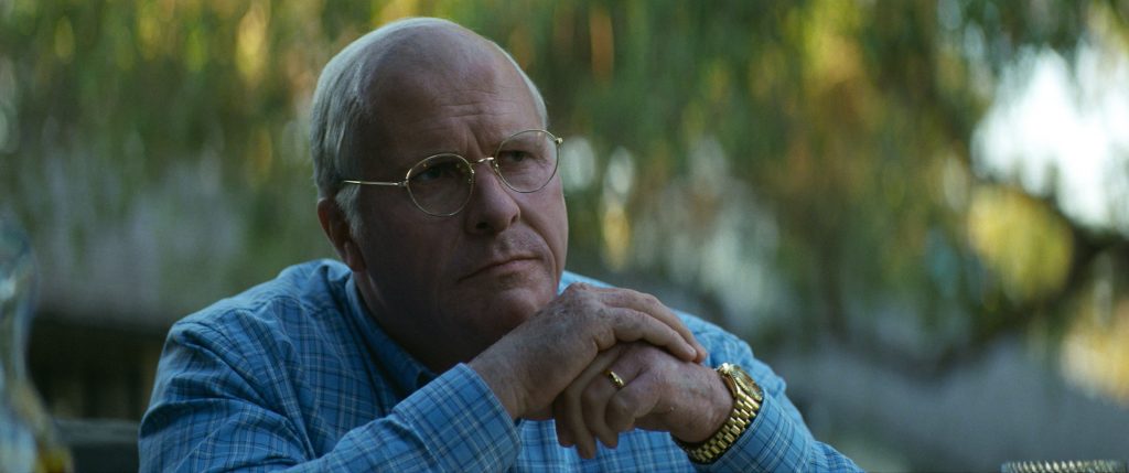 Dick Cheney wägt seine Entscheidungen sorgfältig ab in Vice - Der zweite Mann @ 2018 Universum Film