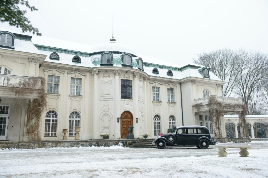 Die Villa Lubert, wie sie von Franz Lustig eingefangen wurde, ist ein Herrenhaus in der Umgebung von Prag ©20th Century Fox