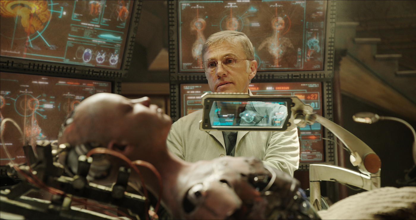 Dr. Dyson Ido (Christoph Waltz) repariert die gefundenen Überreste Alitas (Rosa Salazar) ©20th Century Fox