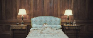 Emily Browning lässt sich als Lucy in Schlaf versetzen in "Sleeping Beauty" ©Capelight Pictures