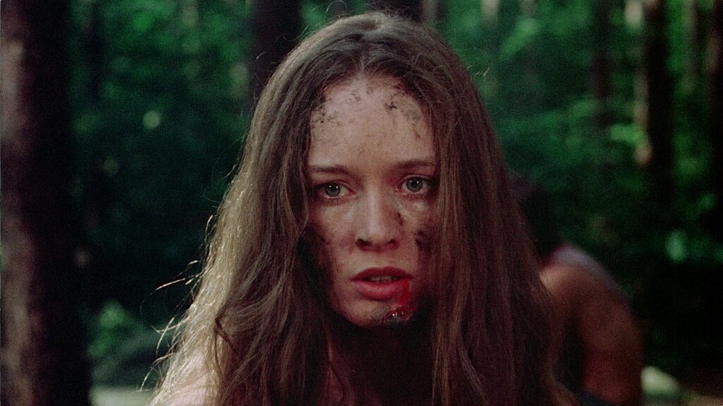 Jennifer hat Dreck und Blut im Gesicht - Ich spuck auf dein Grab