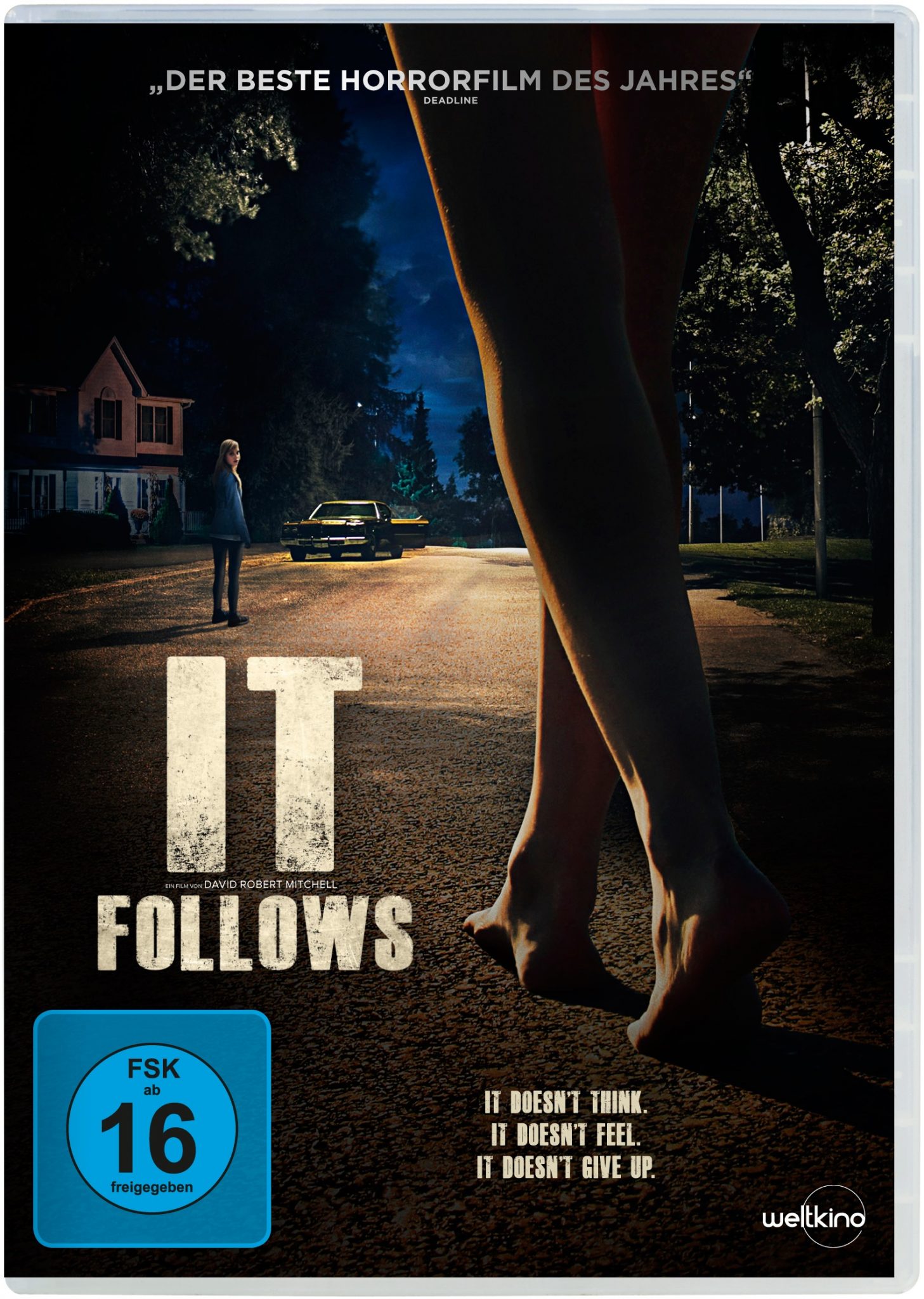 Auf dem DVD-Cover von It Follows sieht man zwei Beine, die auf ein Mädchen auf einer Straße zulaufen