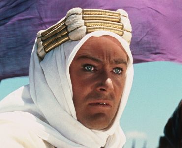 Lawrence von Arabien (Peter O'Toole) in nachdenklilcher Pose