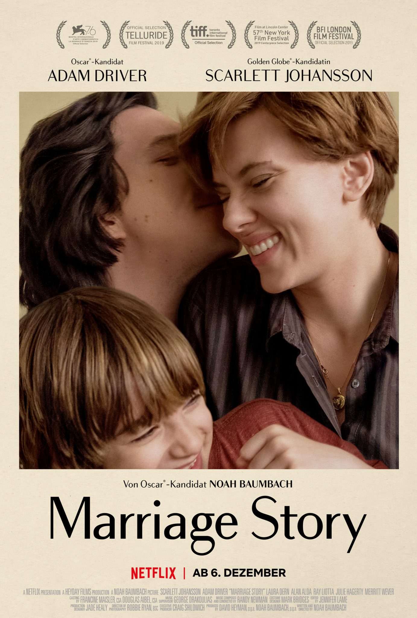 Auf dem offiziellen Poster zu Marriage Story sieht man Nicole, Charlie und Sohn Henry glücklich miteinander lachend.