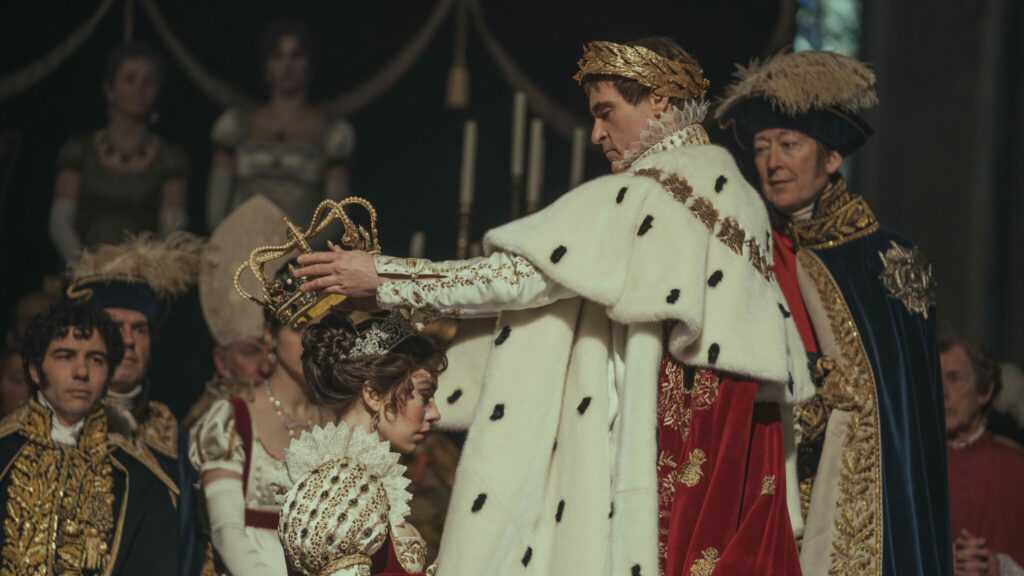 Napoleon krönt seine Frau Josephine zur Kaiserin © AppleTV+