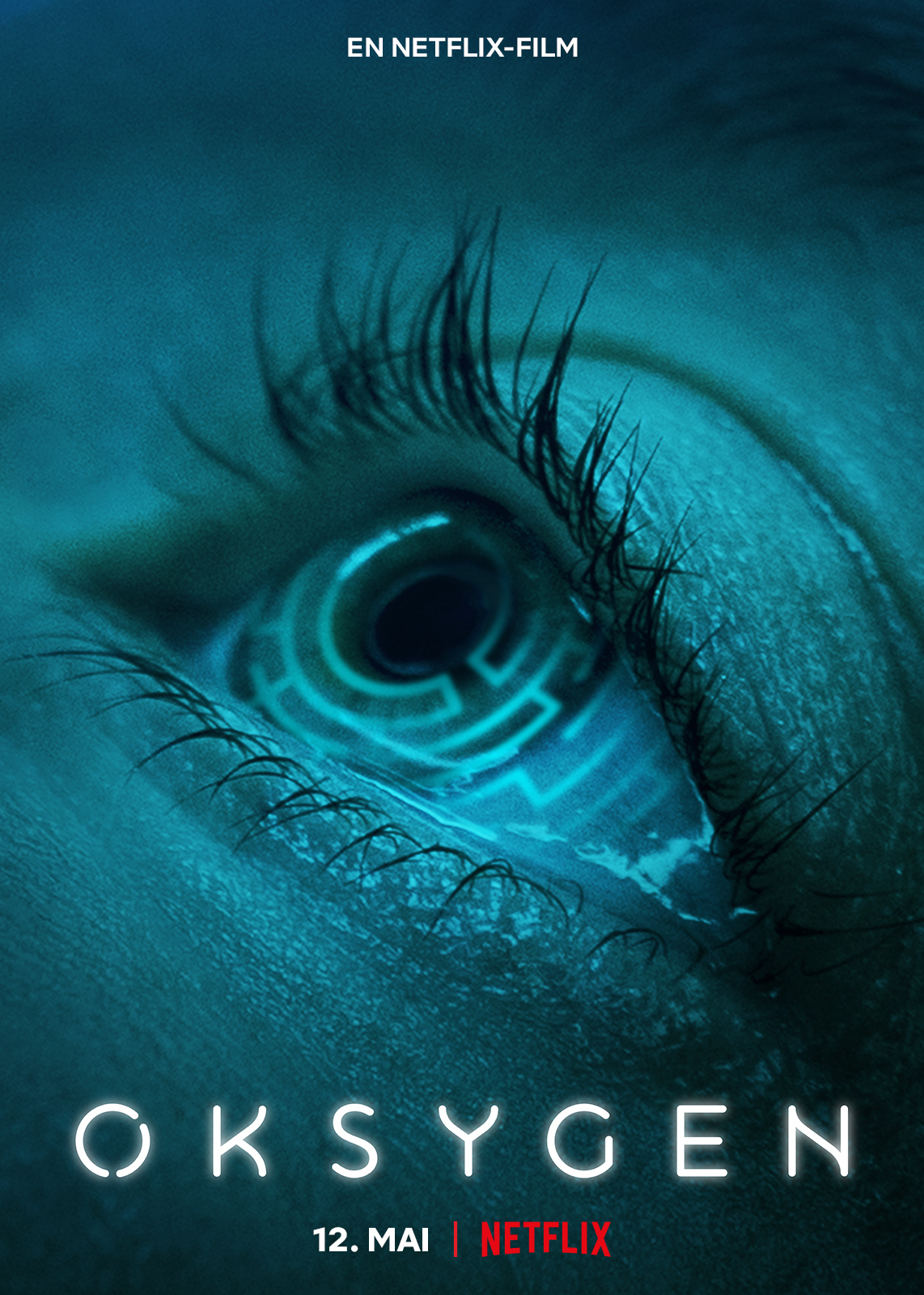 Auf dem Plakat von Oxygen (neu auf Netflix im Mai 2021) ist ein offenes Auge zu sehen, das nach oben blickt. Im Augapfel spiegelt sich ein kreisförmiges Labyrinth.