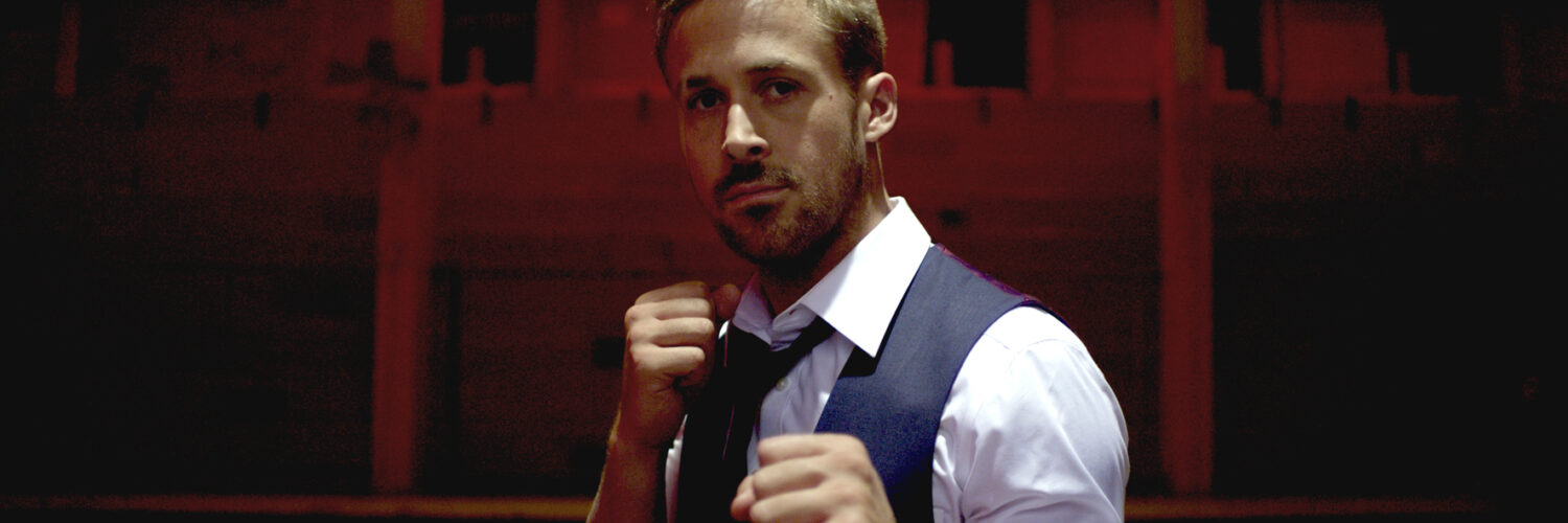 Ryan Gosling mit geballten Fäusten bereit zum Kampf - Only God Forgives