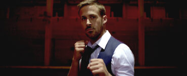 Ryan Gosling mit geballten Fäusten bereit zum Kampf - Only God Forgives