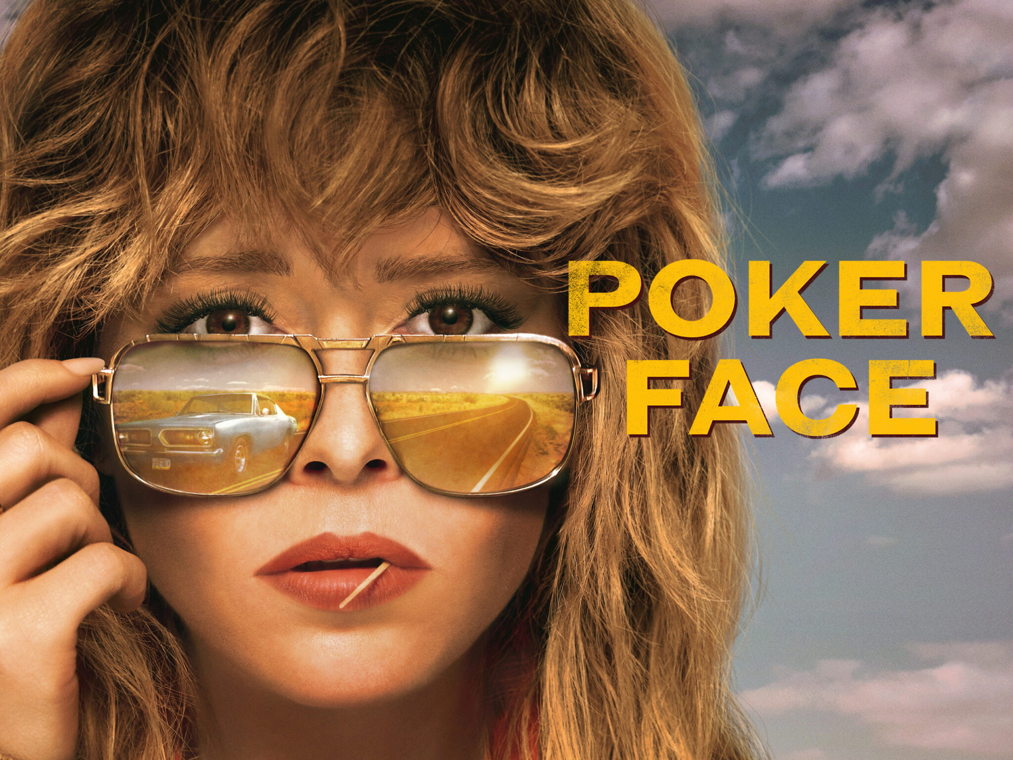 Das Poster zu Poker Face zeigt die Protagonistin mit Zahnstocher und Sonnenbrille, in der sich ein blaues Auto spiegelt.