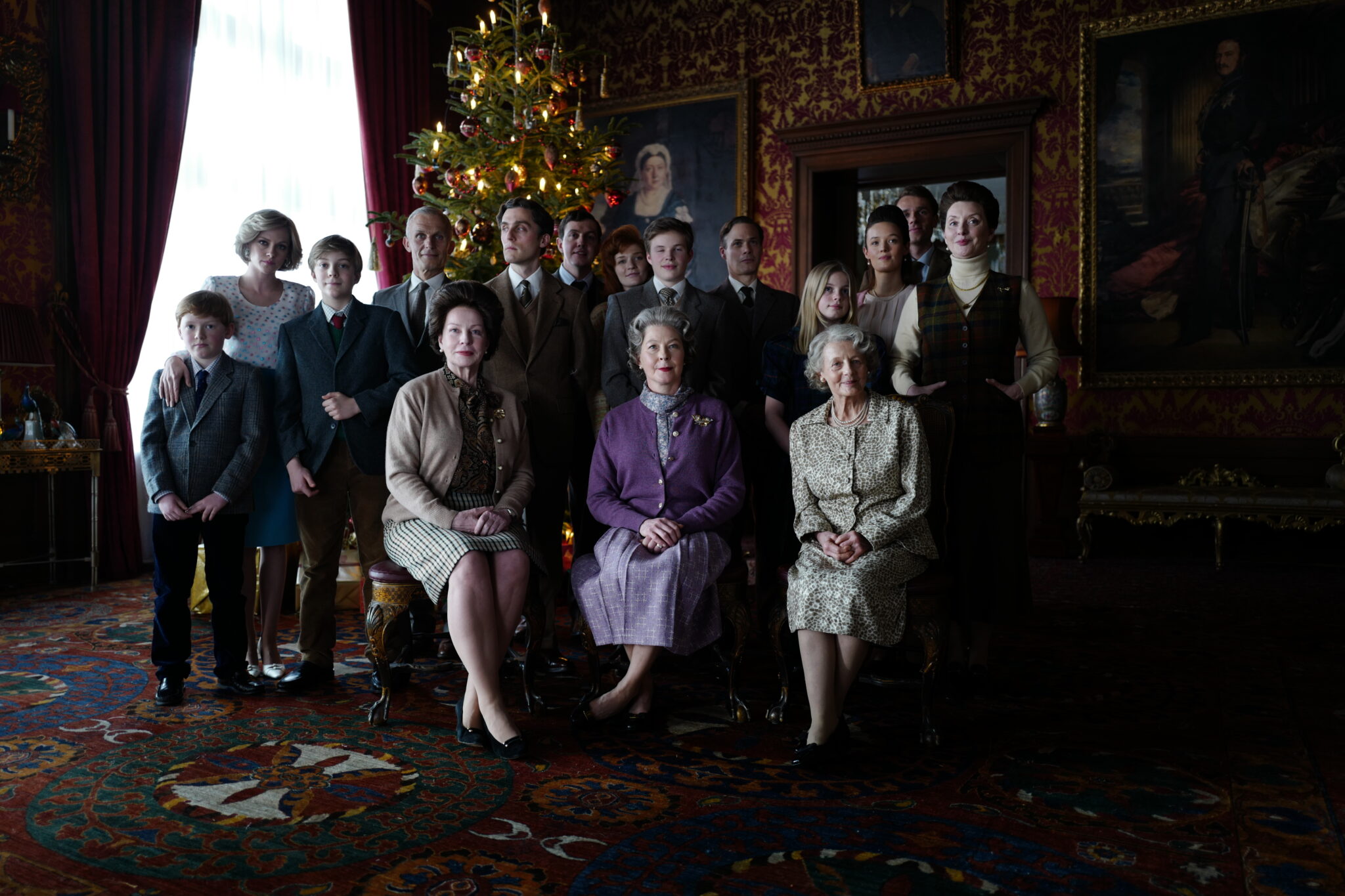 Auf dem Bild schießt die Königsfamilie am 1. Weihnachtstag ein großes Familienporträt - Spencer