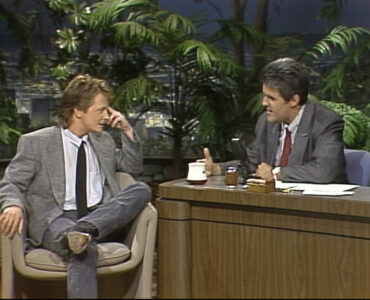 Auf dem Bild sieht man Michael J. Fox in der Talkshow von Jay Leno
