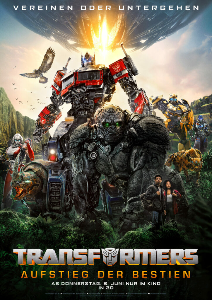 Das Kinoplakat zu Transformers: Aufstieg der Bestien zeigt im Vordergrund einen roboter-ähnlichen Affen, hinter ihm in blau-rot steht ein großer Roboter. Dies ist Optimus Prime