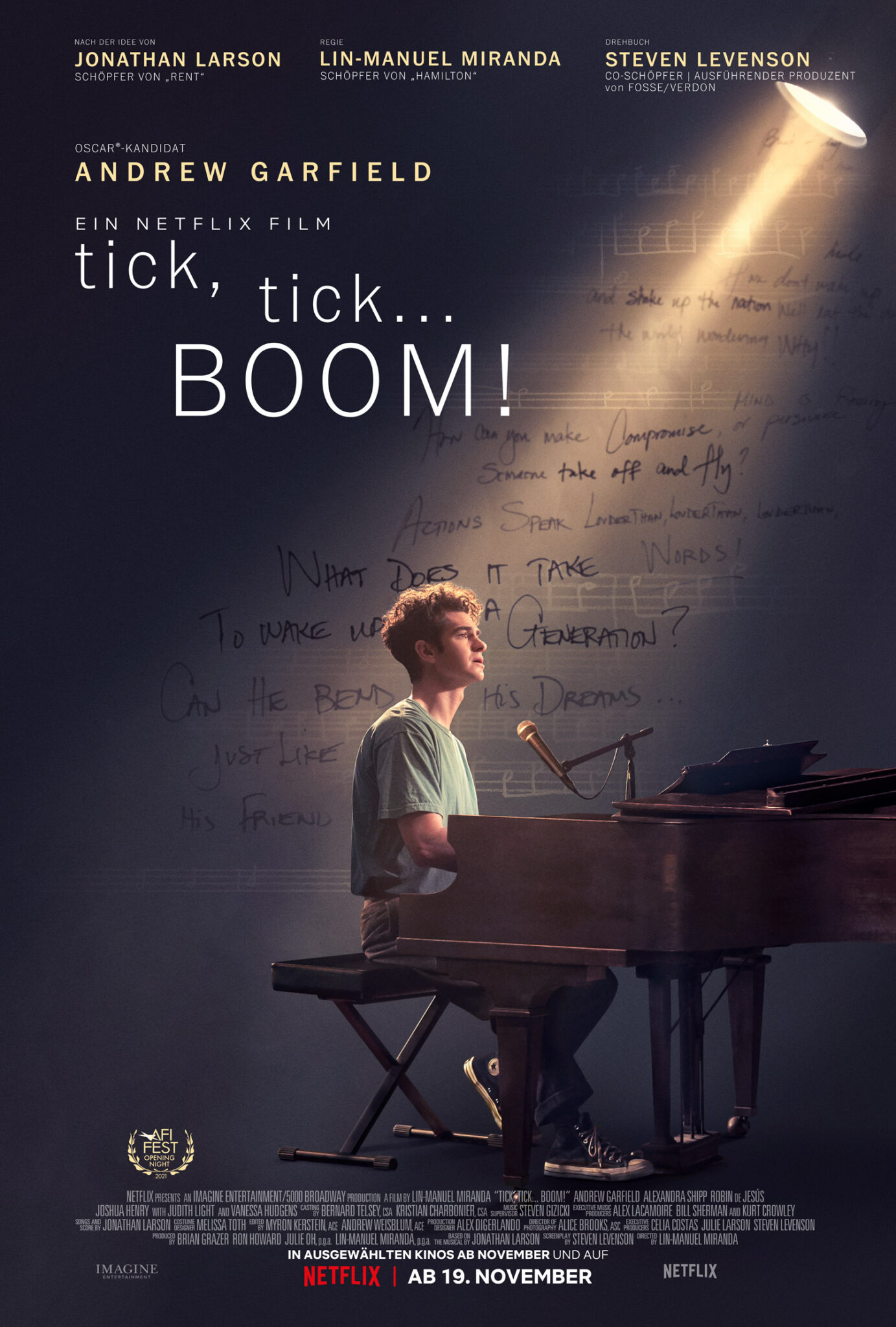 Das Poster zu Tick, Tick... BOOM! zeigt den Protagonisten am Flügel im Scheinwerferlicht. Außerdem groß den Titel.