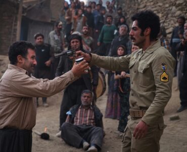 Armadan und Masoud kämpfen vor den Einwohner von Zalava um das Glas mit dem Dämon.