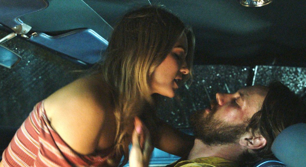 John Robinson in einer Sexszene im Auto in Amityville Horror - Wie alles begnann