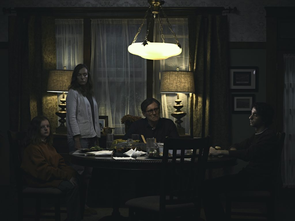 Familiensitzung mit Toni Colette und Gabriel Byrne in "Hereditary" © Splendid Film