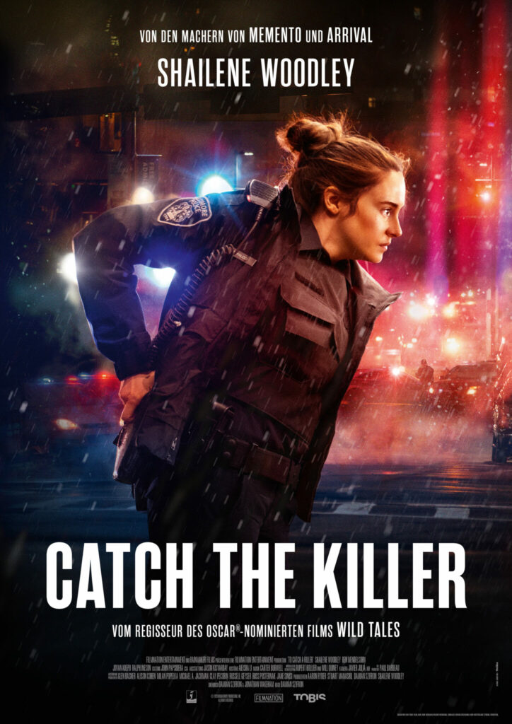 Das offizielle Plakat von Catch the Killer mit Shailene Woodley in Polizeiuniform vor blinkenden Polizeifahrzeugen