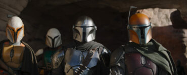 Vier Mandalorianer mit Helmen.