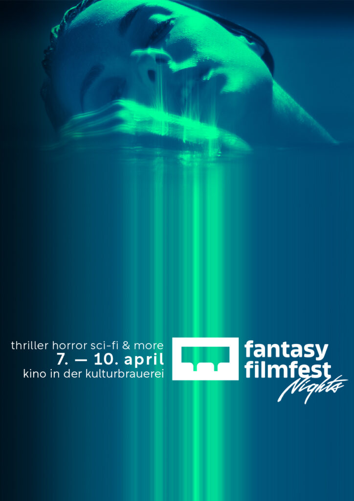 Das Poster der Fantasy Filmfest Nights 2022 zeigt das Gesicht einer liegenden Frau in in mintgrün und türkis, darunter ein langer Strahl