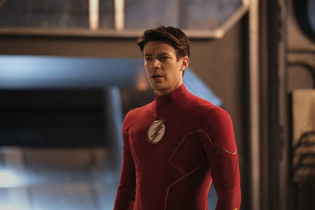 Grant Gustin steht als Barry Allen im roten Anzug von The Flash bereit für neue Abenteuer - Neu bei Prime im März 2022